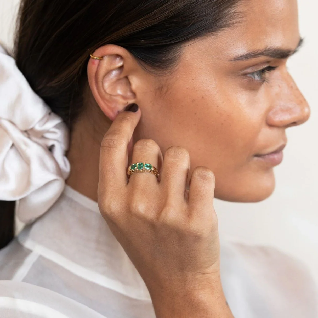 Bright Emerald Trio Ring - Image 2