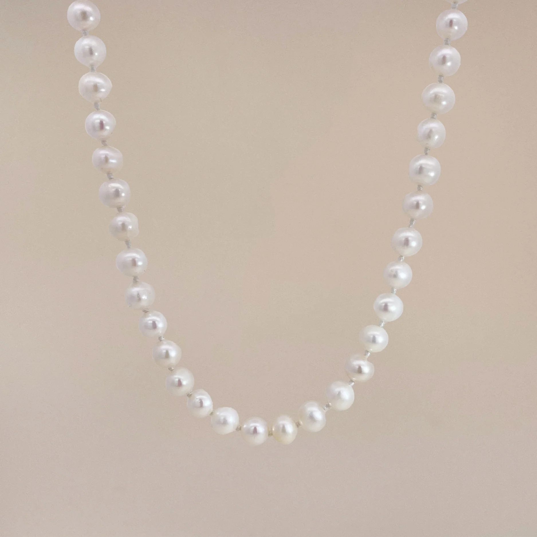 Classic Pearl Necklace - Image 3
