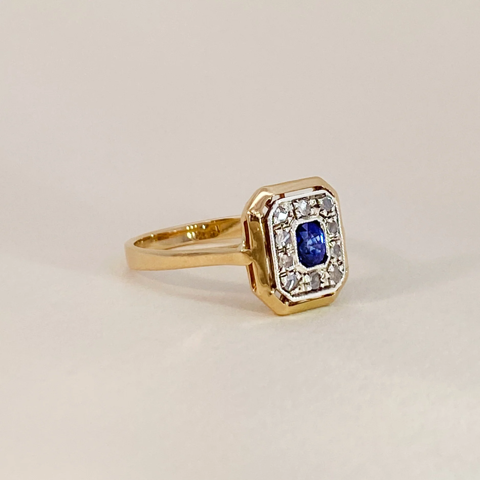 Elegant Boxy Lady Di Ring - Image 3