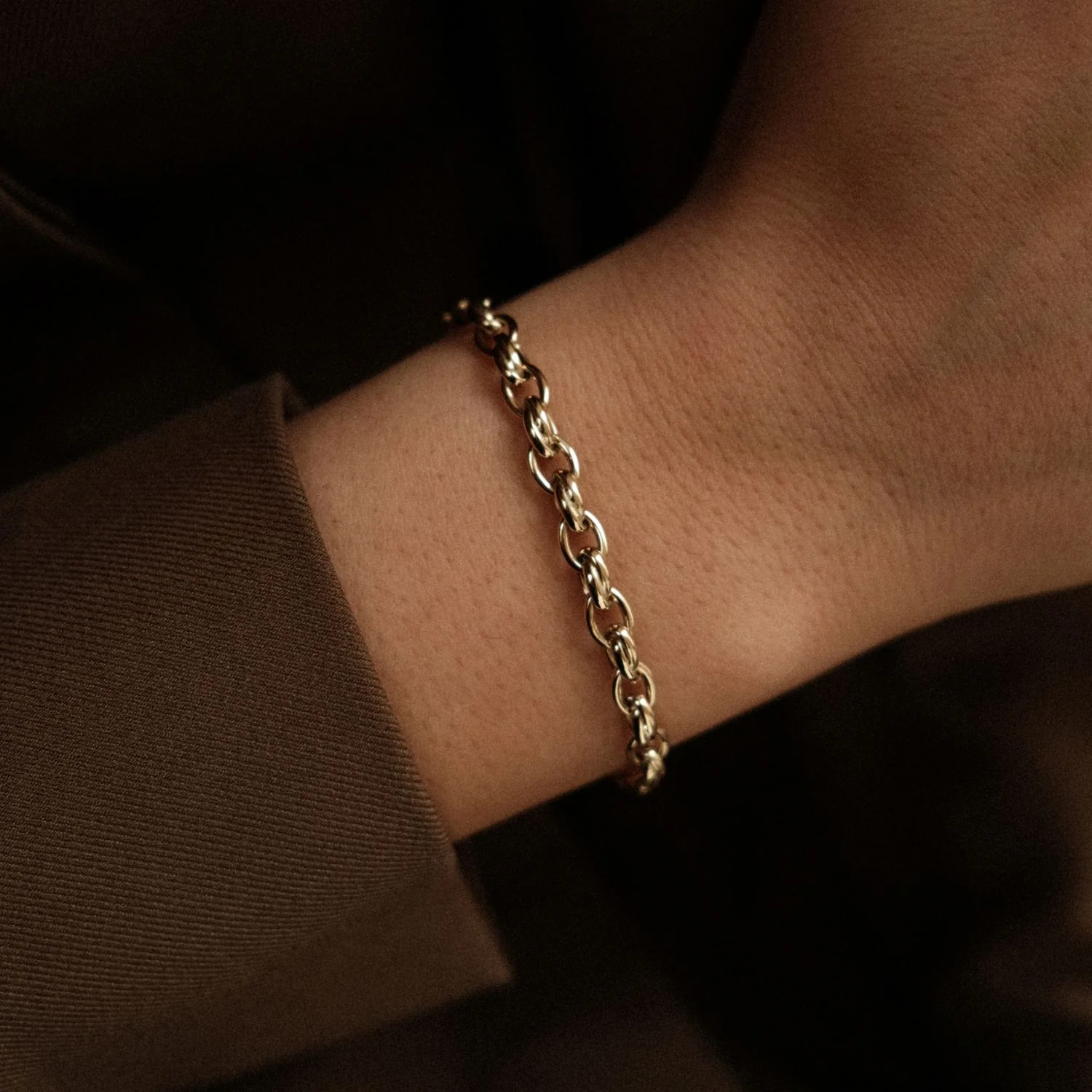 Elegant Chain Bracelet - Image 2