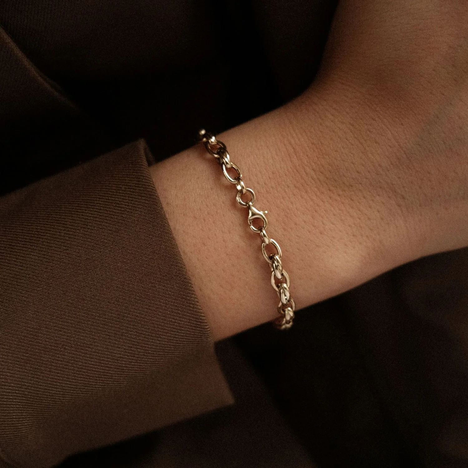 Elegant Chain Bracelet - Image 4