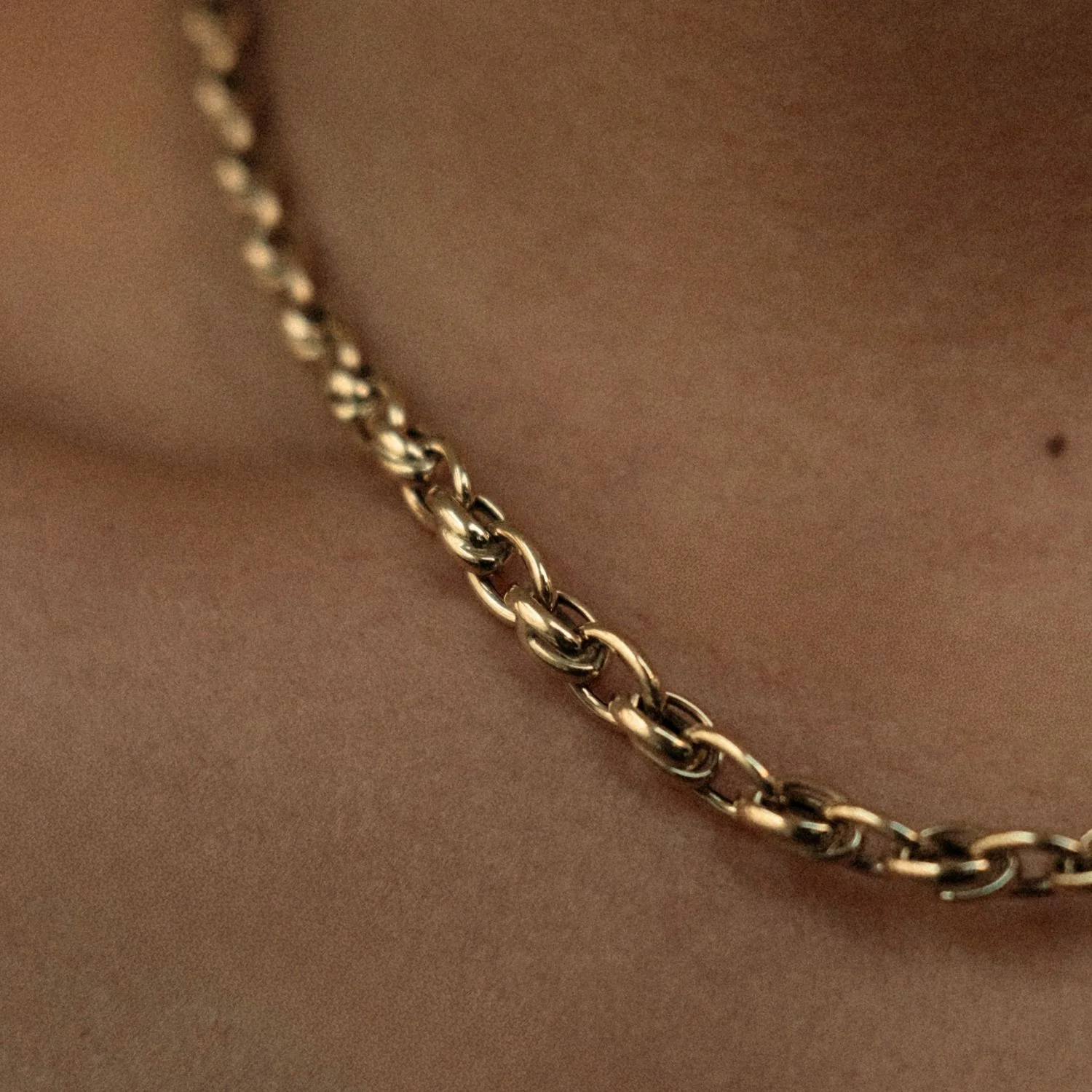 Elegant Chain Necklace - Image 3