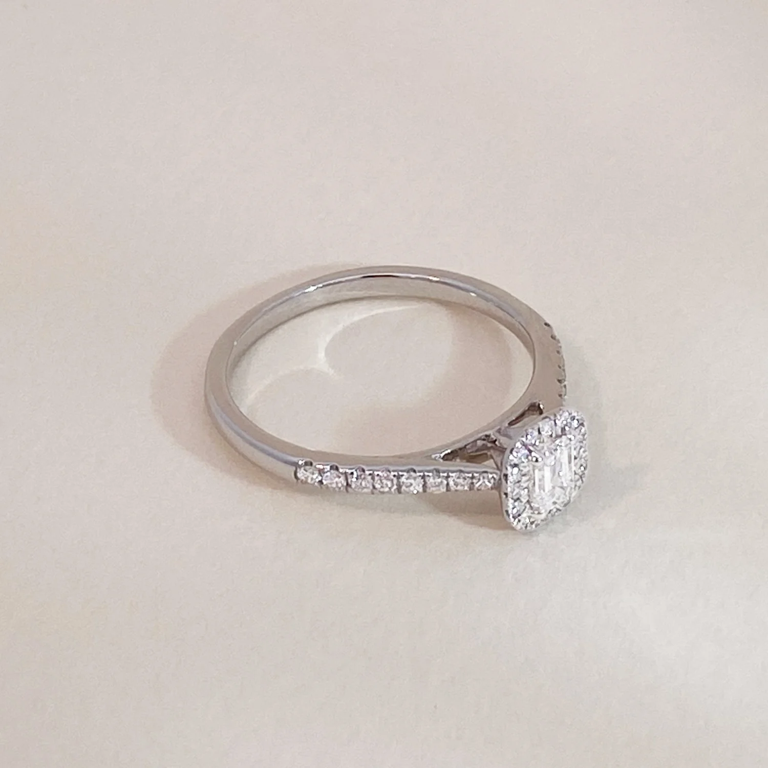 Elegant Diamond Halo Ring White Gold - Image 4