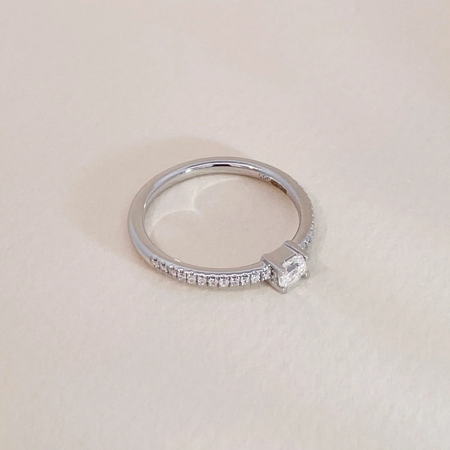 Emerald-Cut Diamonds Ring White Gold - Image 5