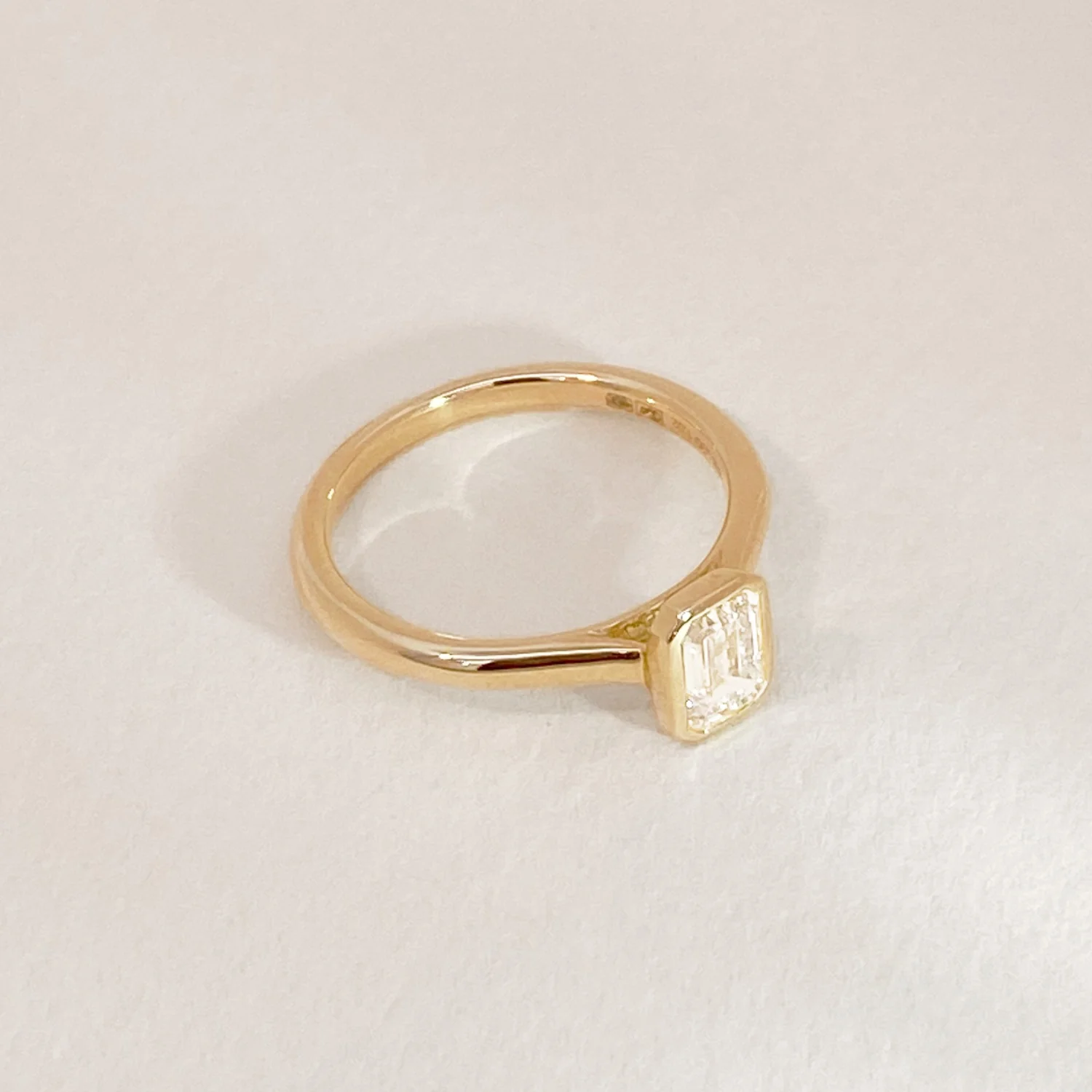 Elegant Diamond Bezel Ring - Image 5