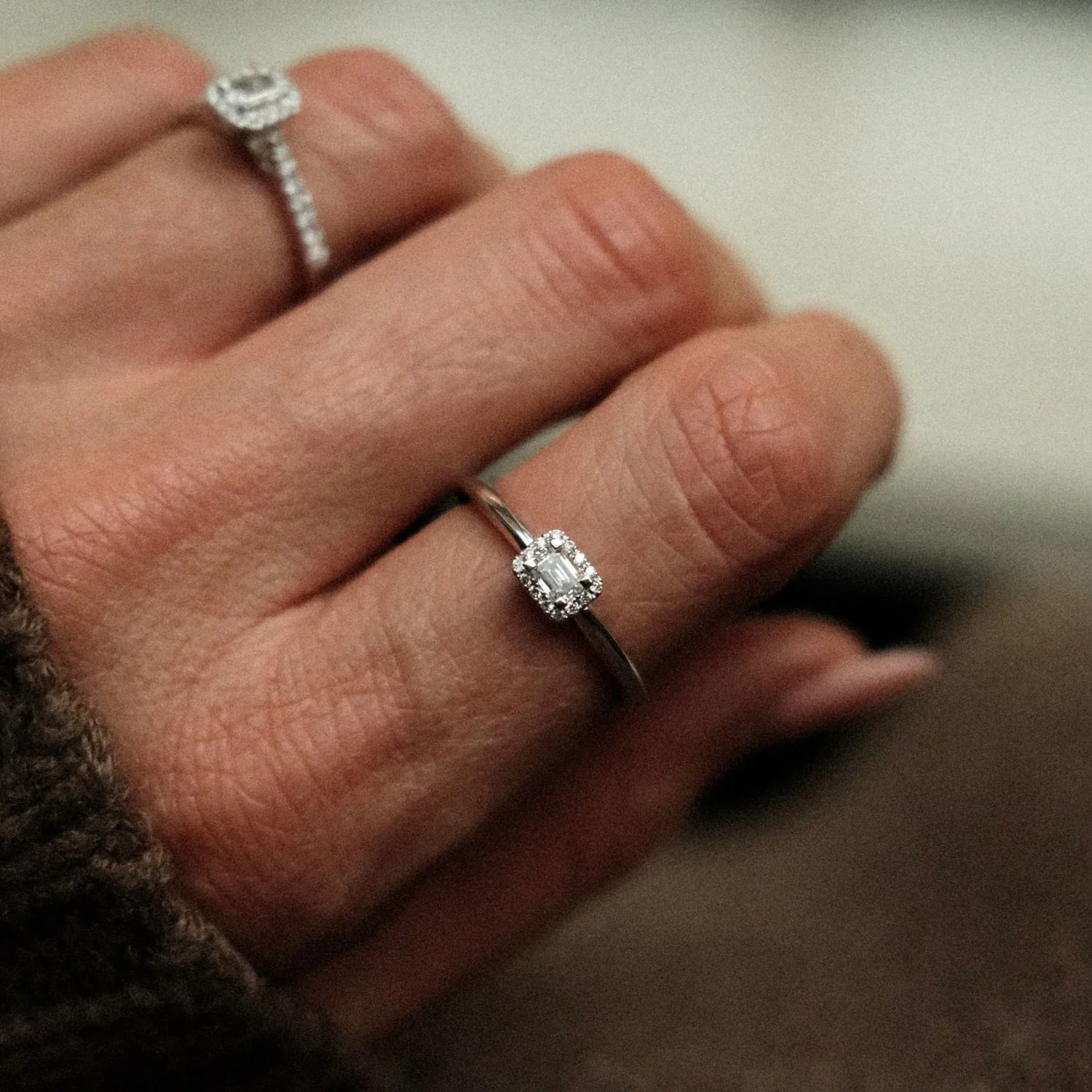 Emerald Diamond Halo Ring White Gold - Image 2