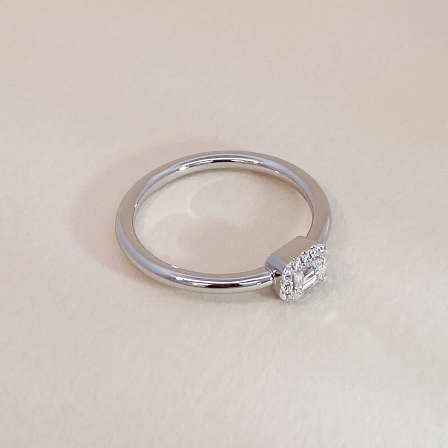 Emerald Diamond Halo Ring White Gold - Image 4