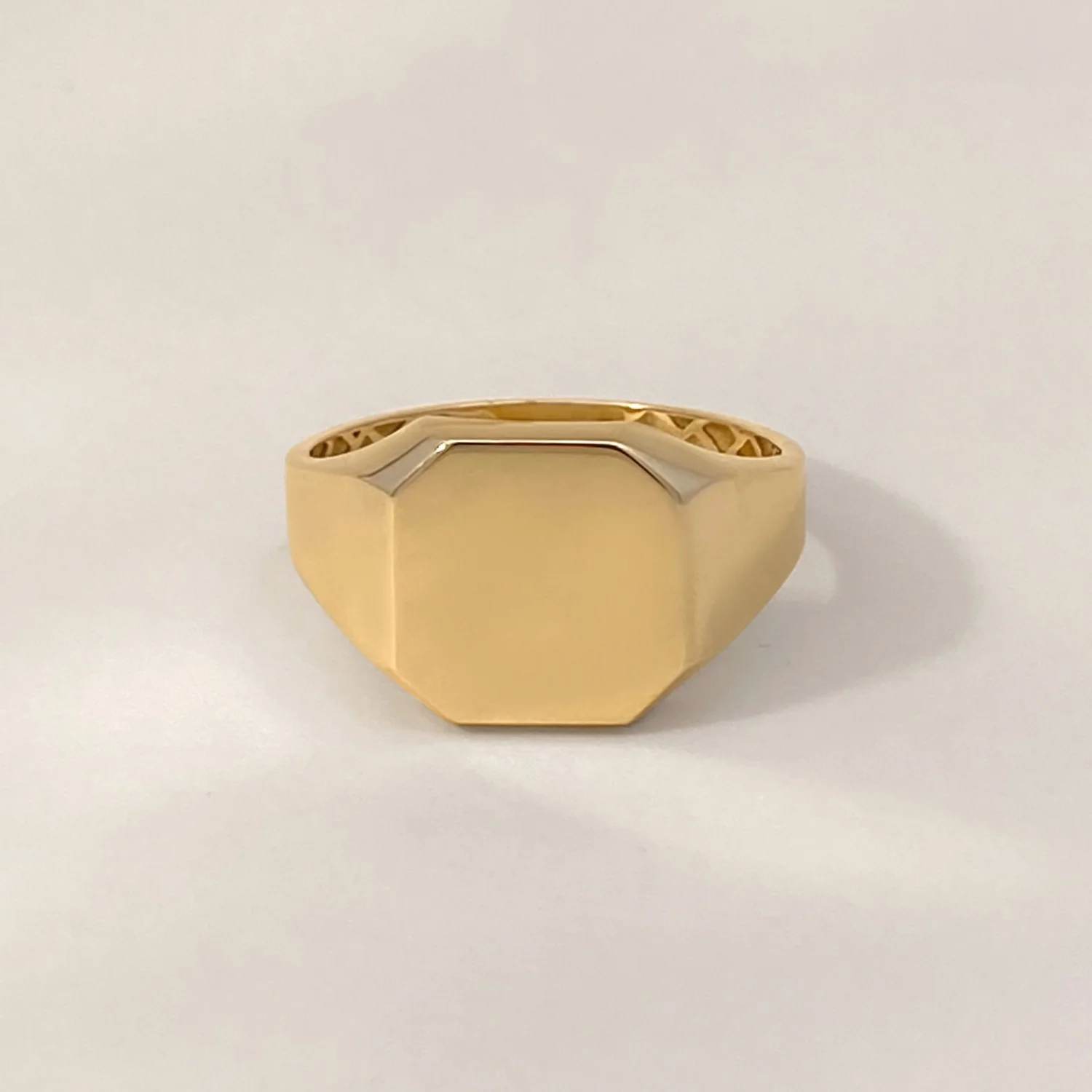 Essential Signet Ring