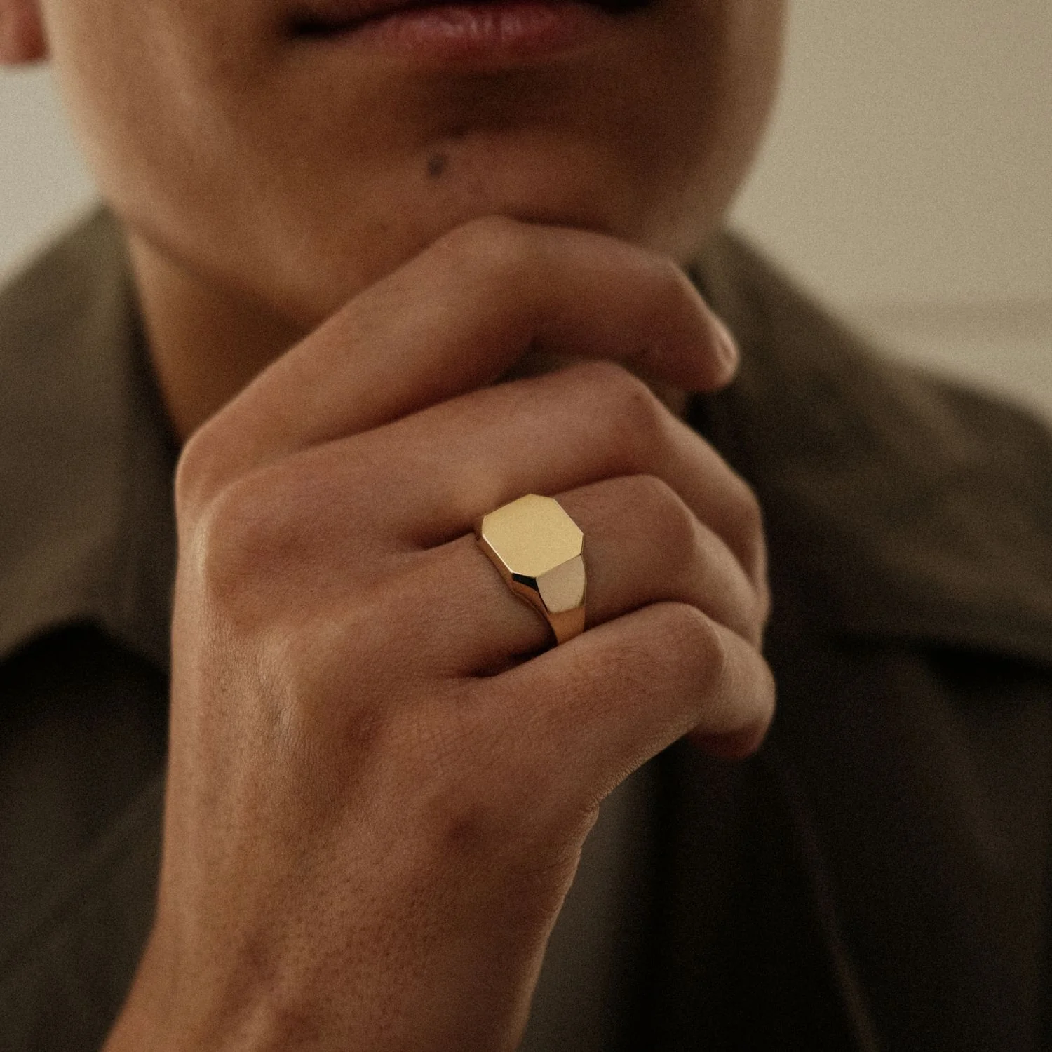 Essential Signet Ring - Image 2