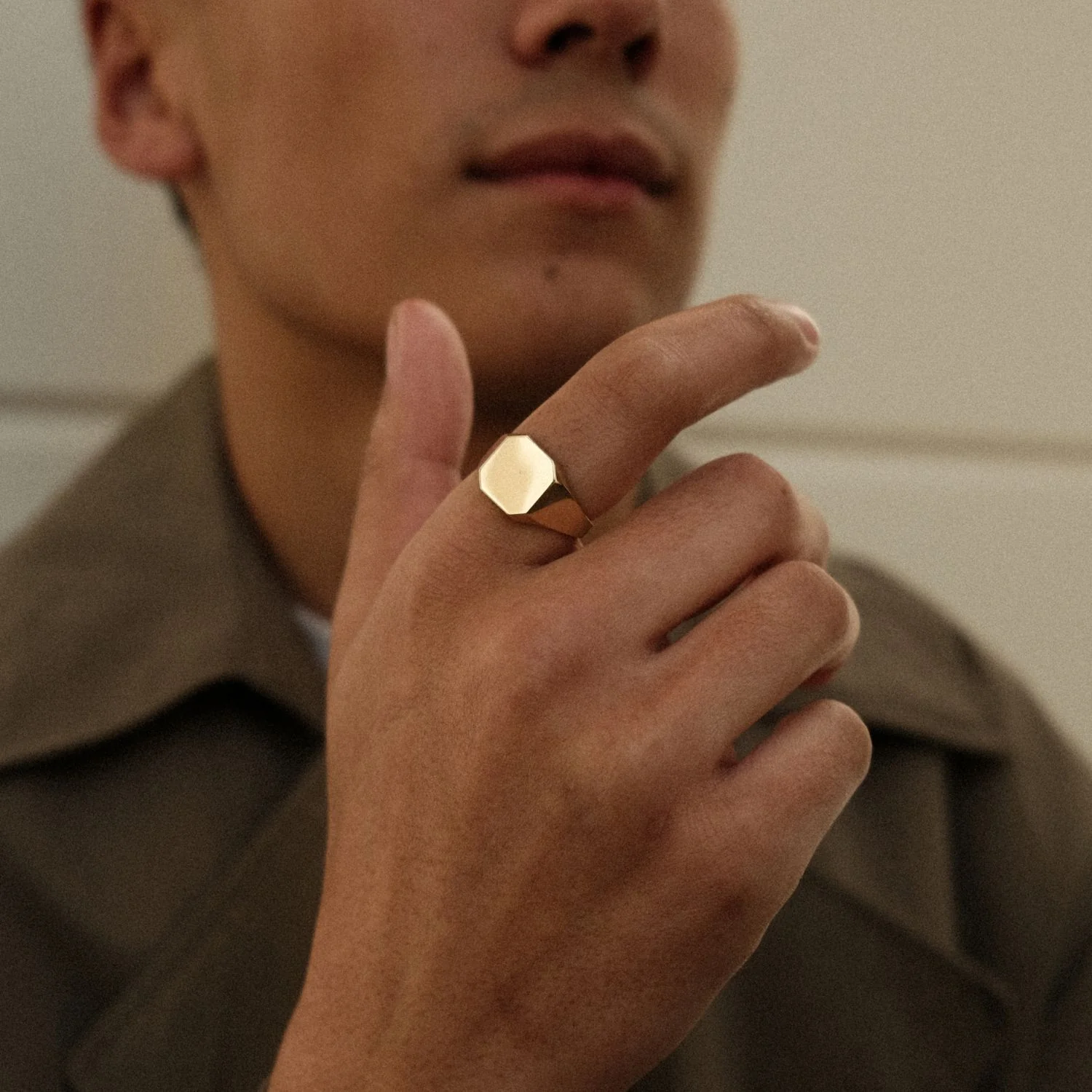 Essential Signet Ring - Image 3