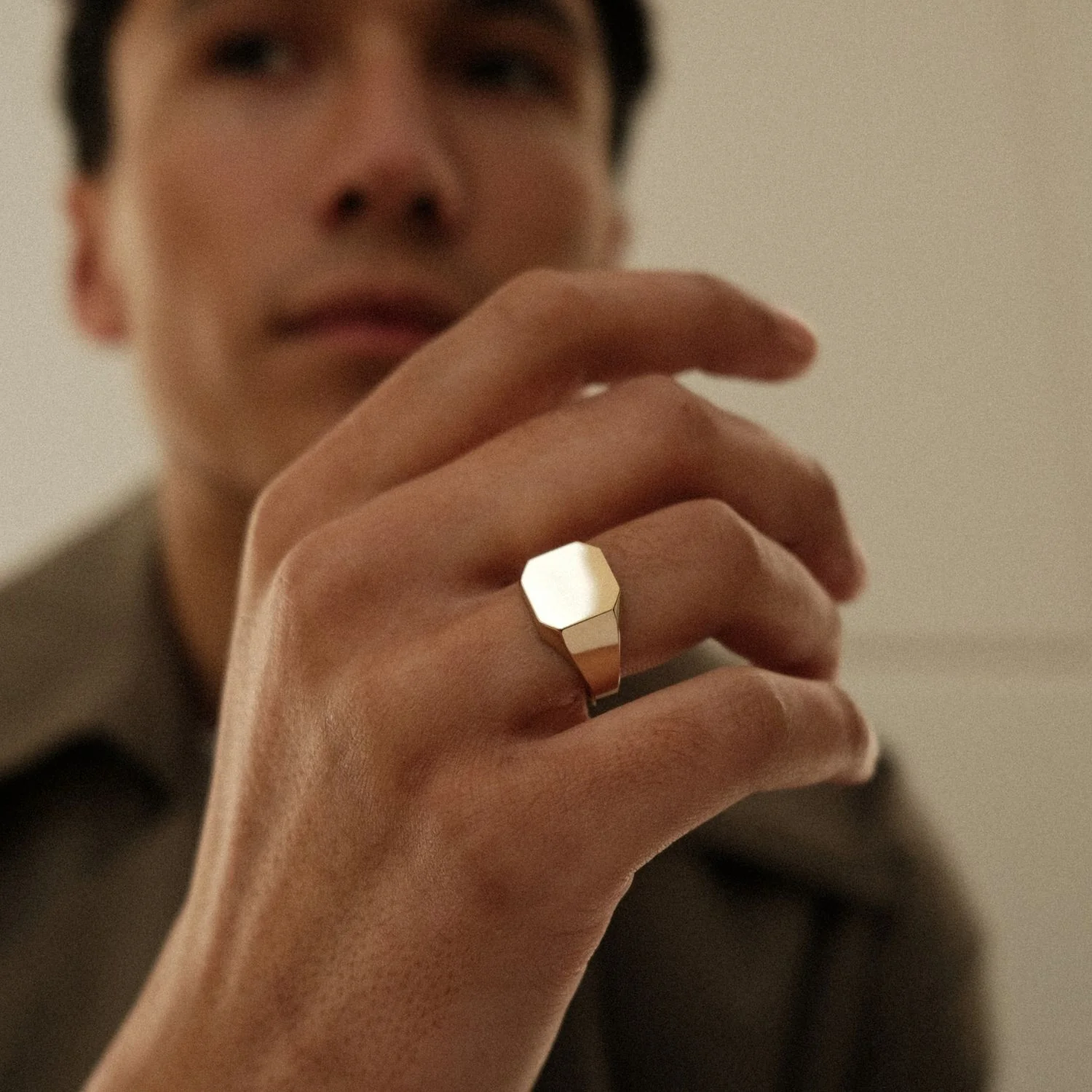 Essential Signet Ring - Image 5