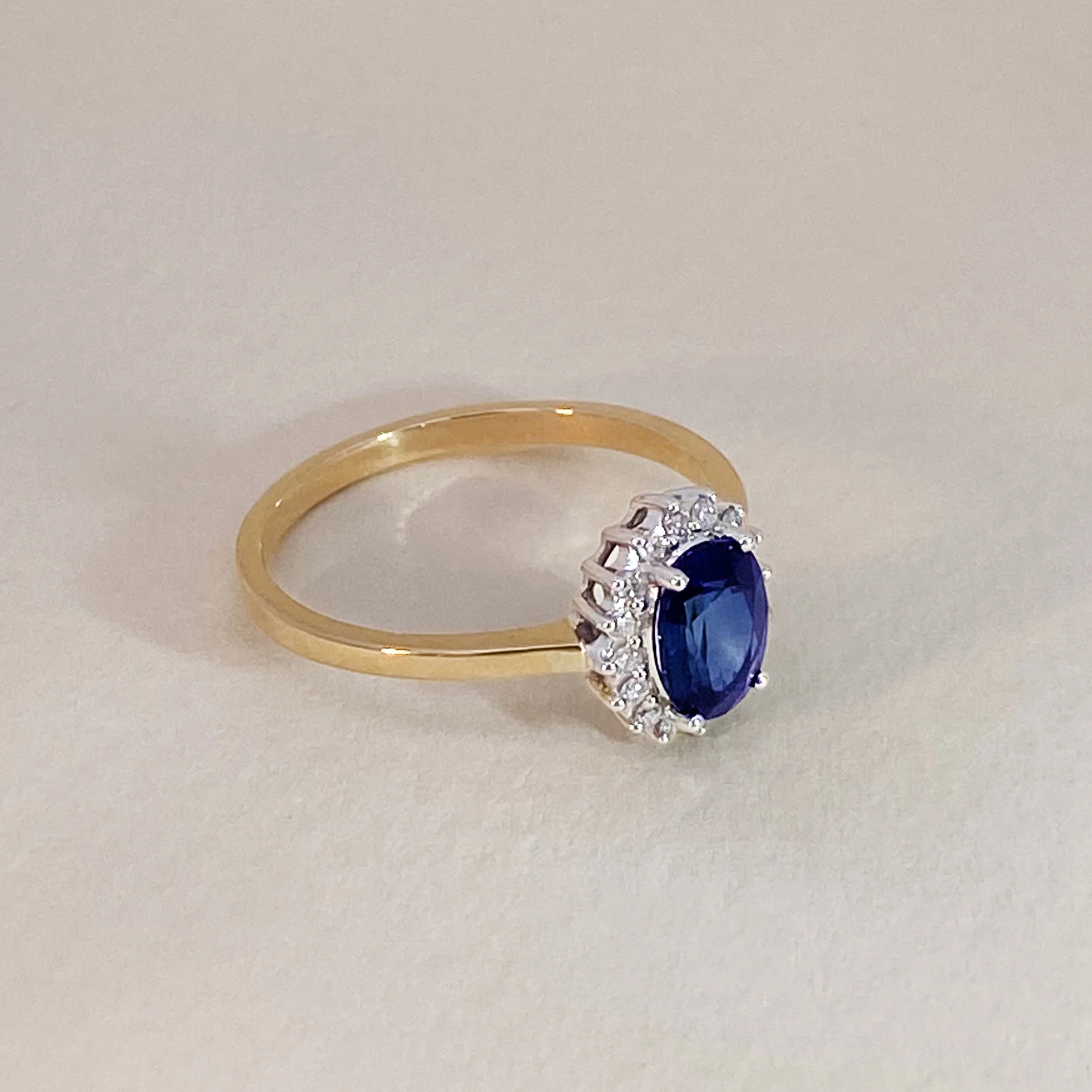 Large Lady Di Ring - Image 5