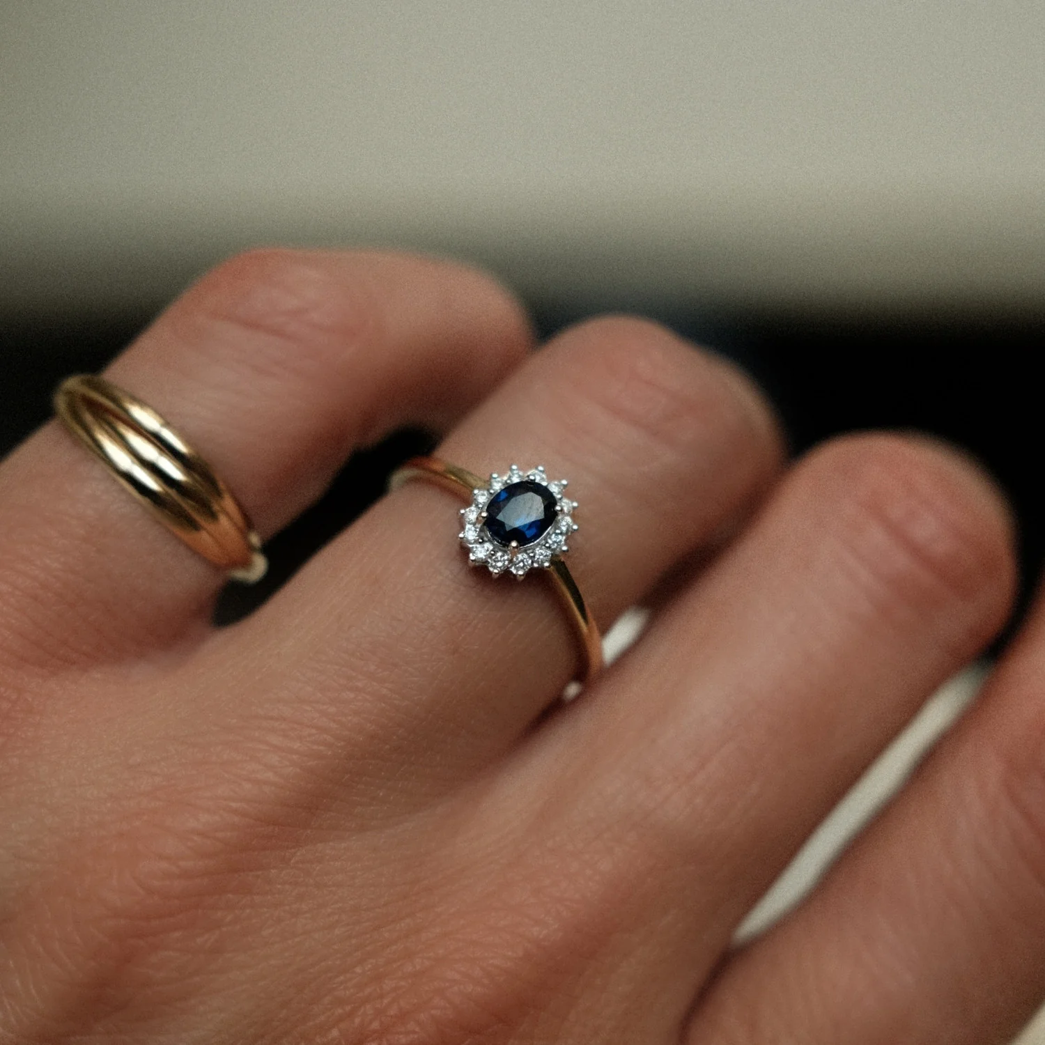 Medium Lady Di Ring - Image 2