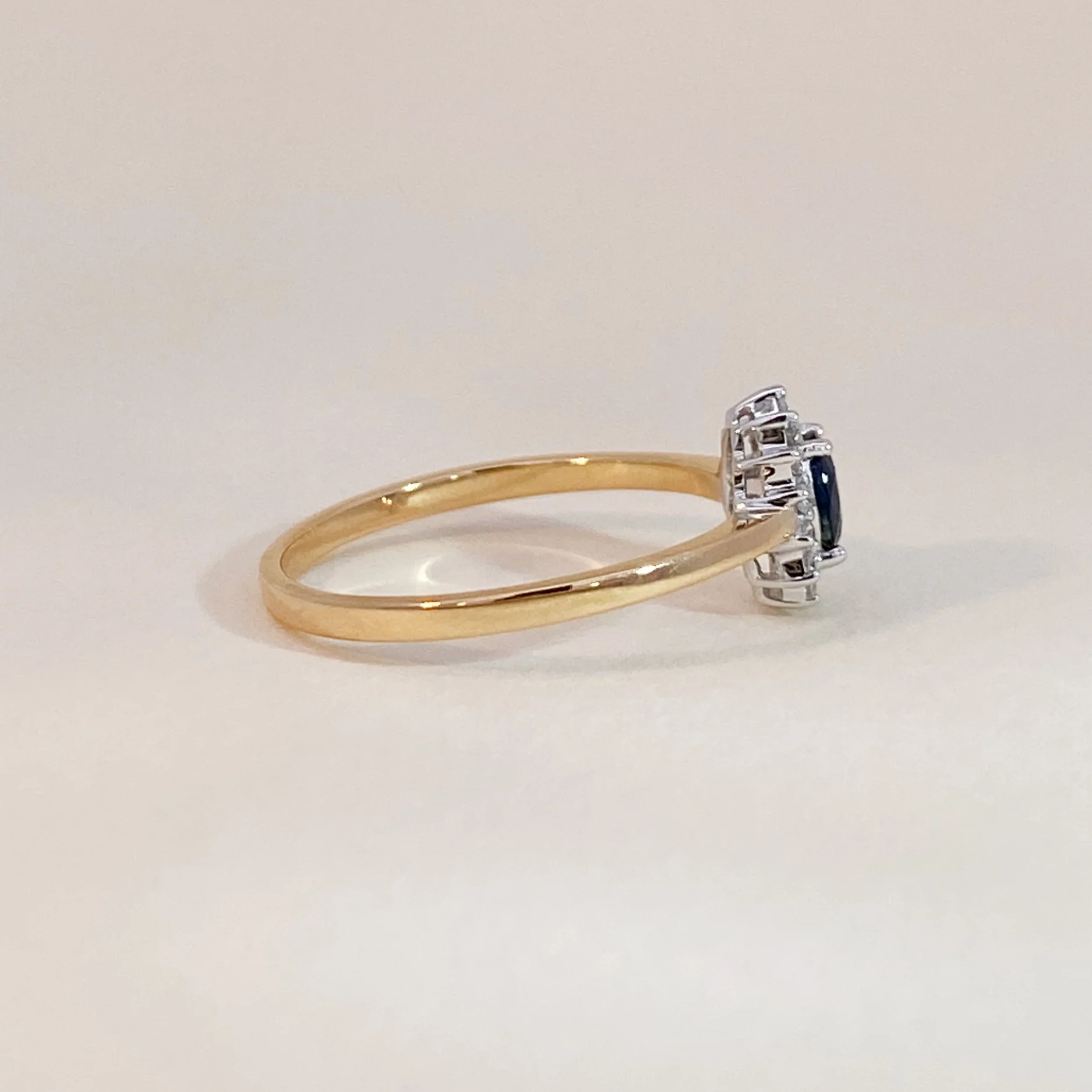 Medium Lady Di Ring - Image 3