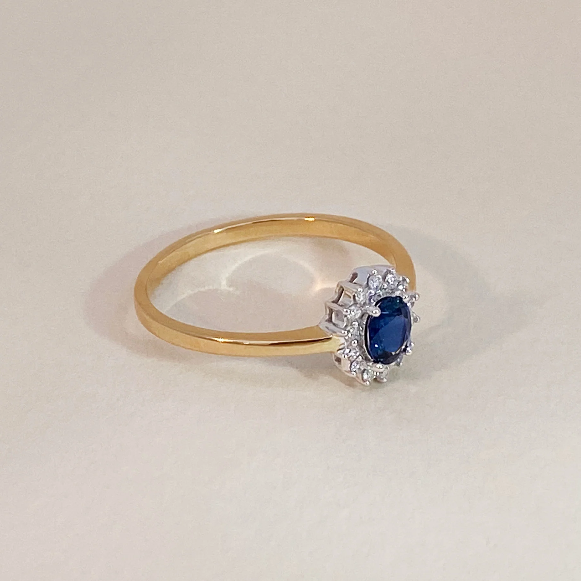 Medium Lady Di Ring - Image 5