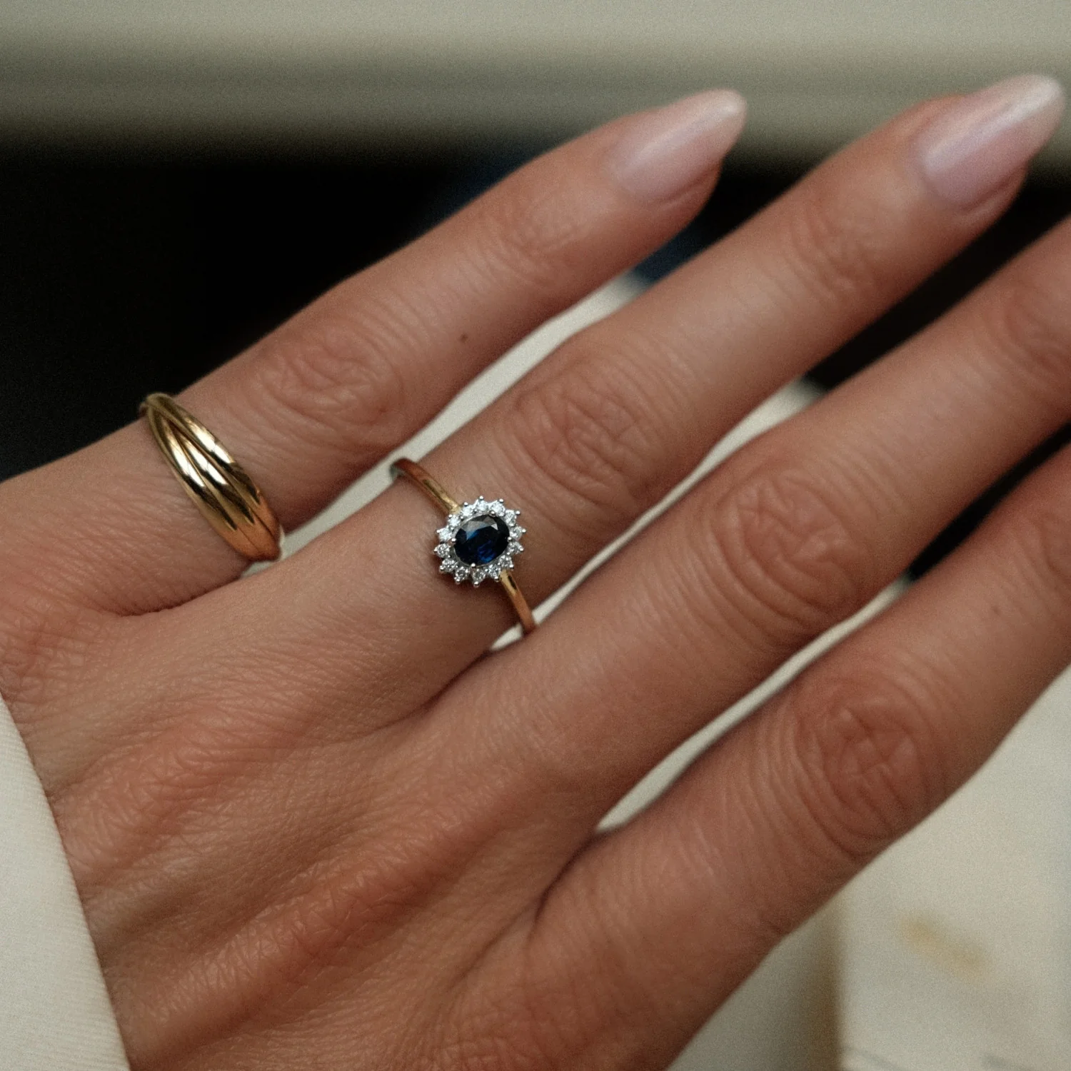 Medium Lady Di Ring - Image 6