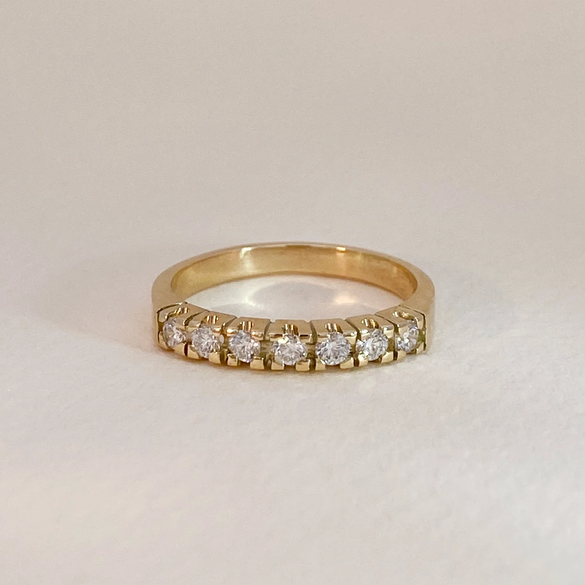 Classic Oro Diamond Row Ring