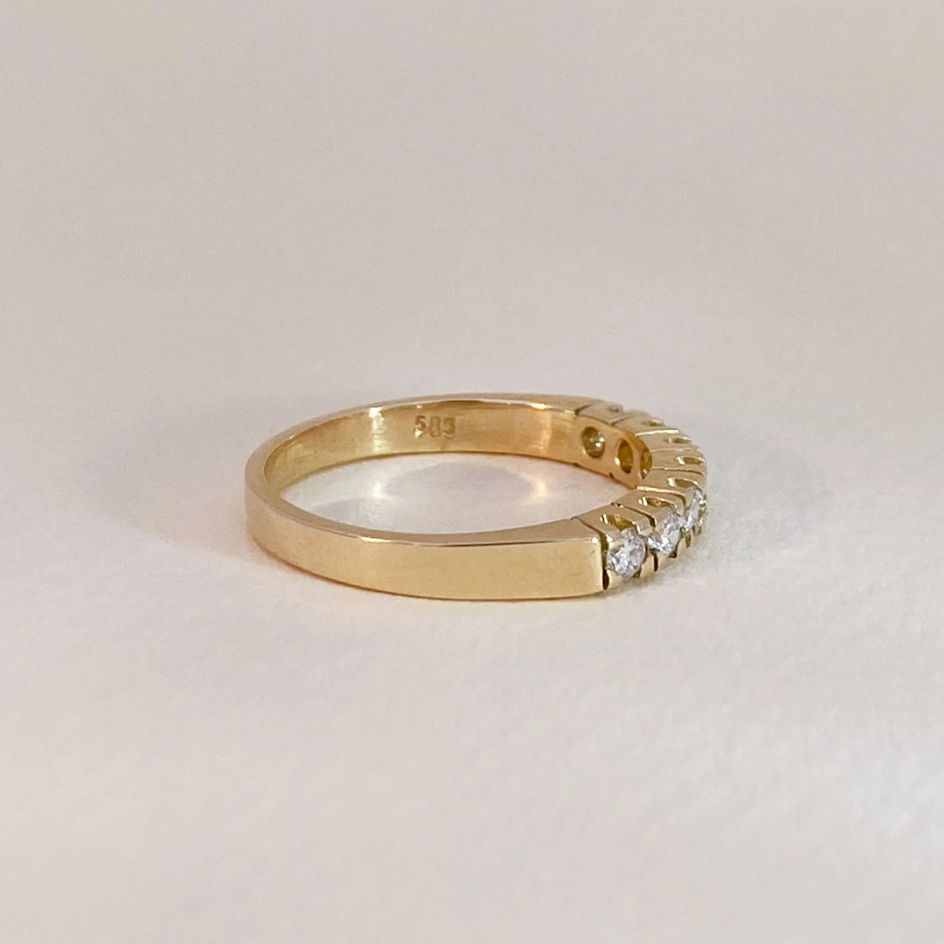 Classic Oro Diamond Row Ring - Image 5