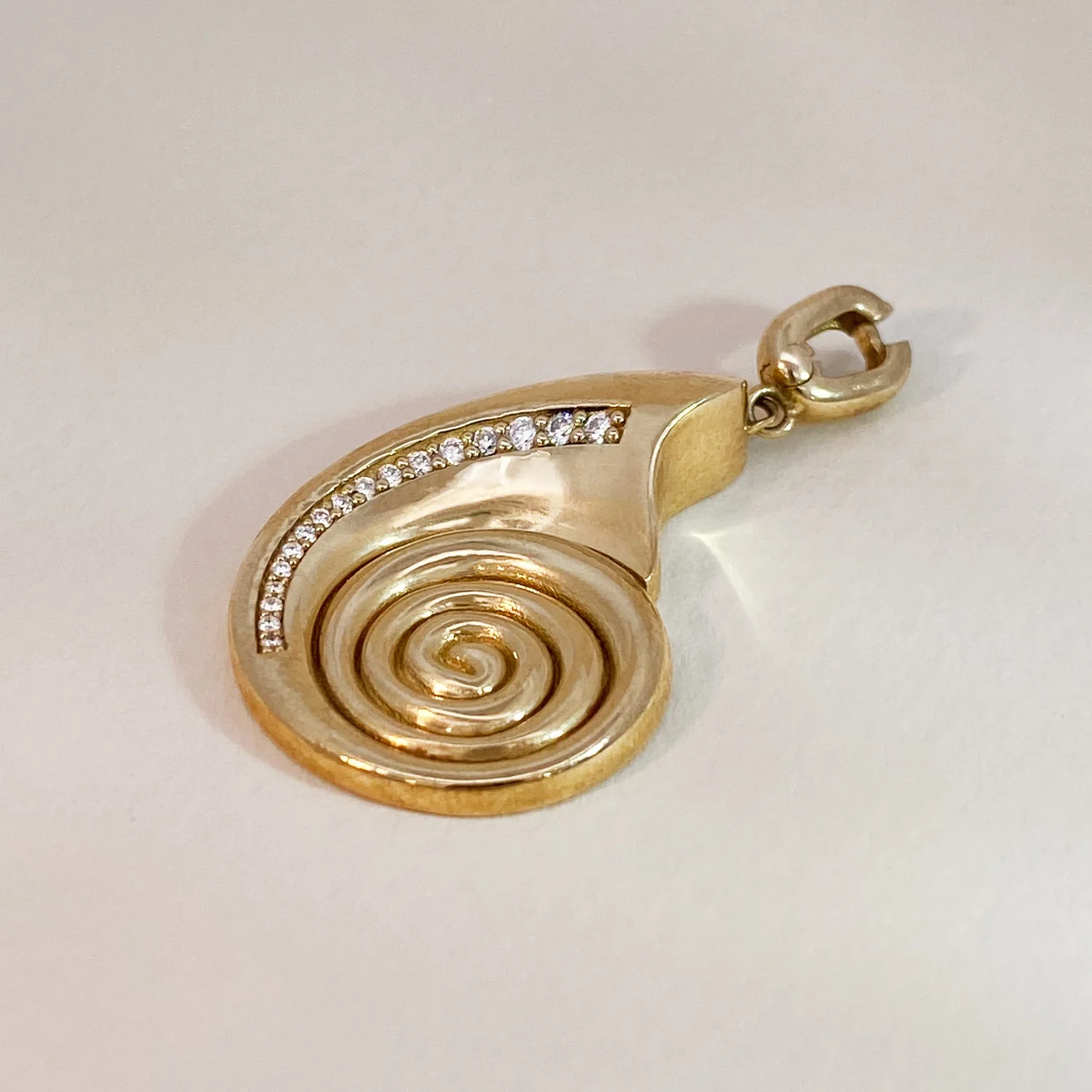 Oro Nautilus Shell Pendant - Image 3