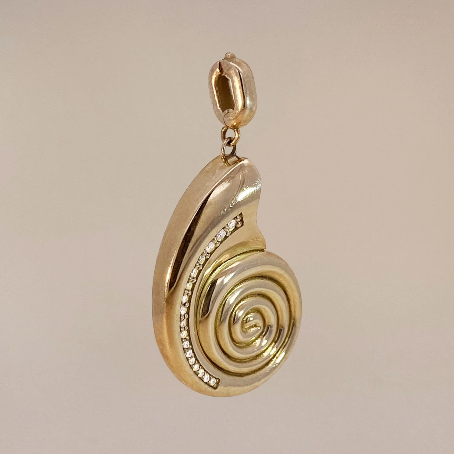 Oro Nautilus Shell Pendant - Image 5