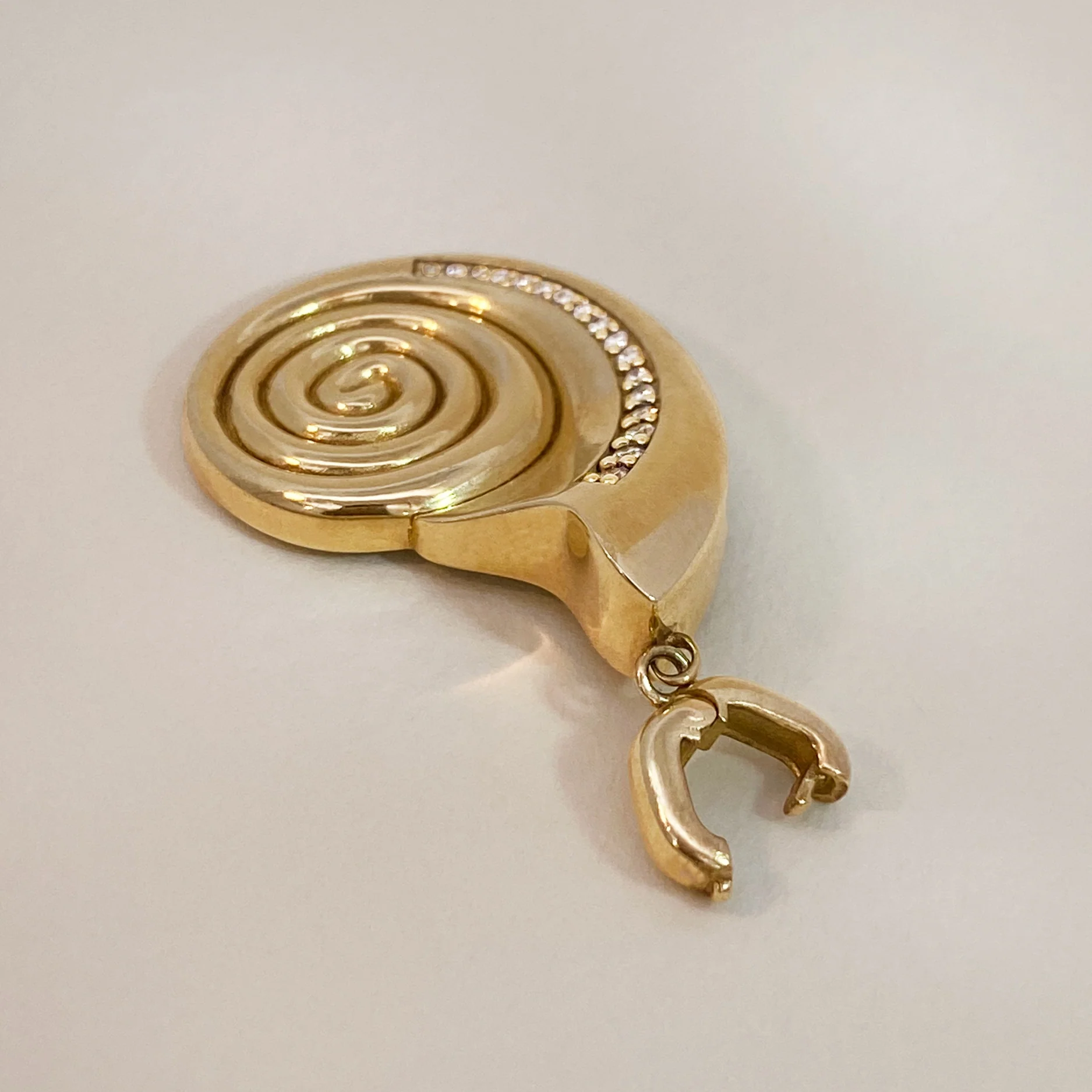 Oro Nautilus Shell Pendant - Image 8