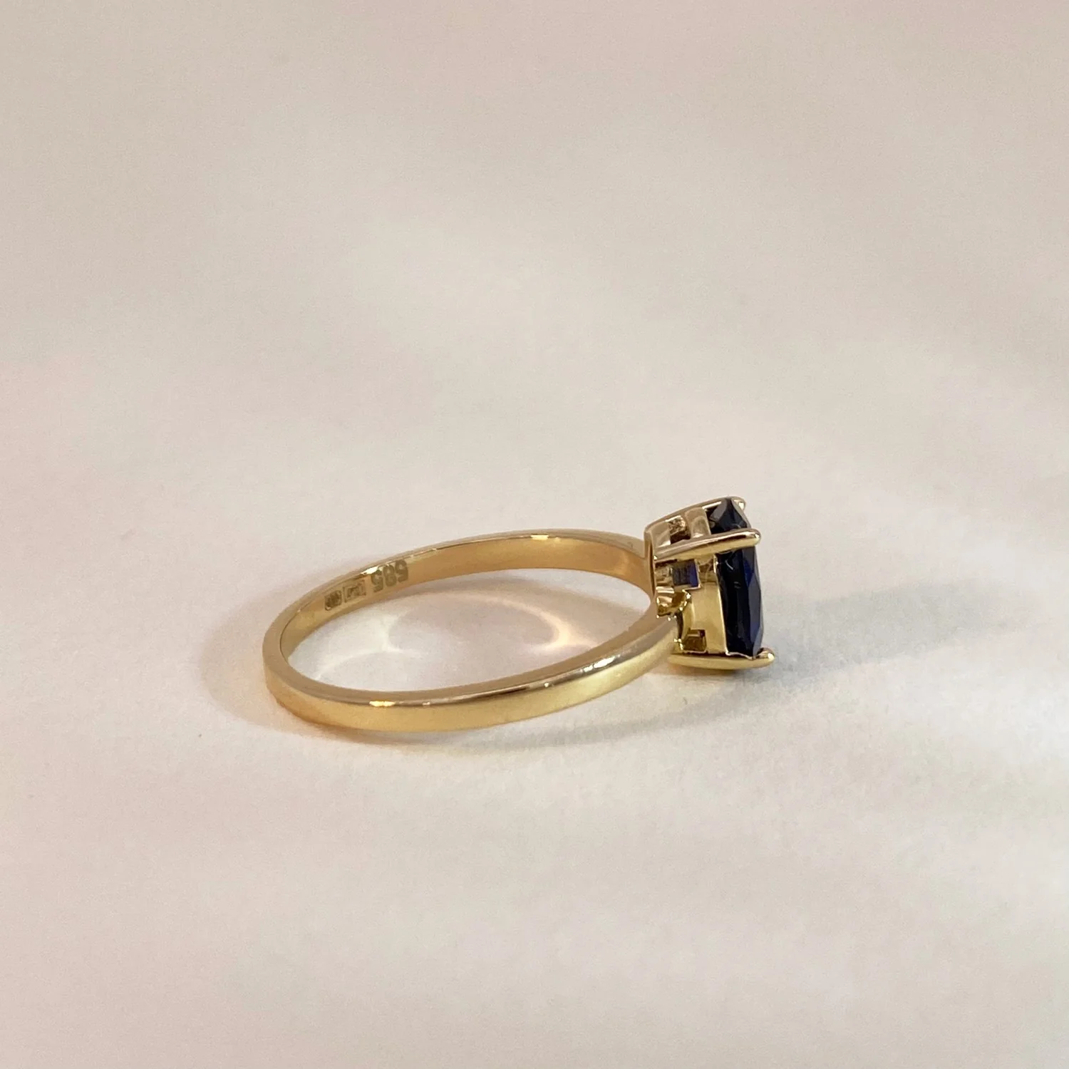 Oval Sapphire Ring - Image 3
