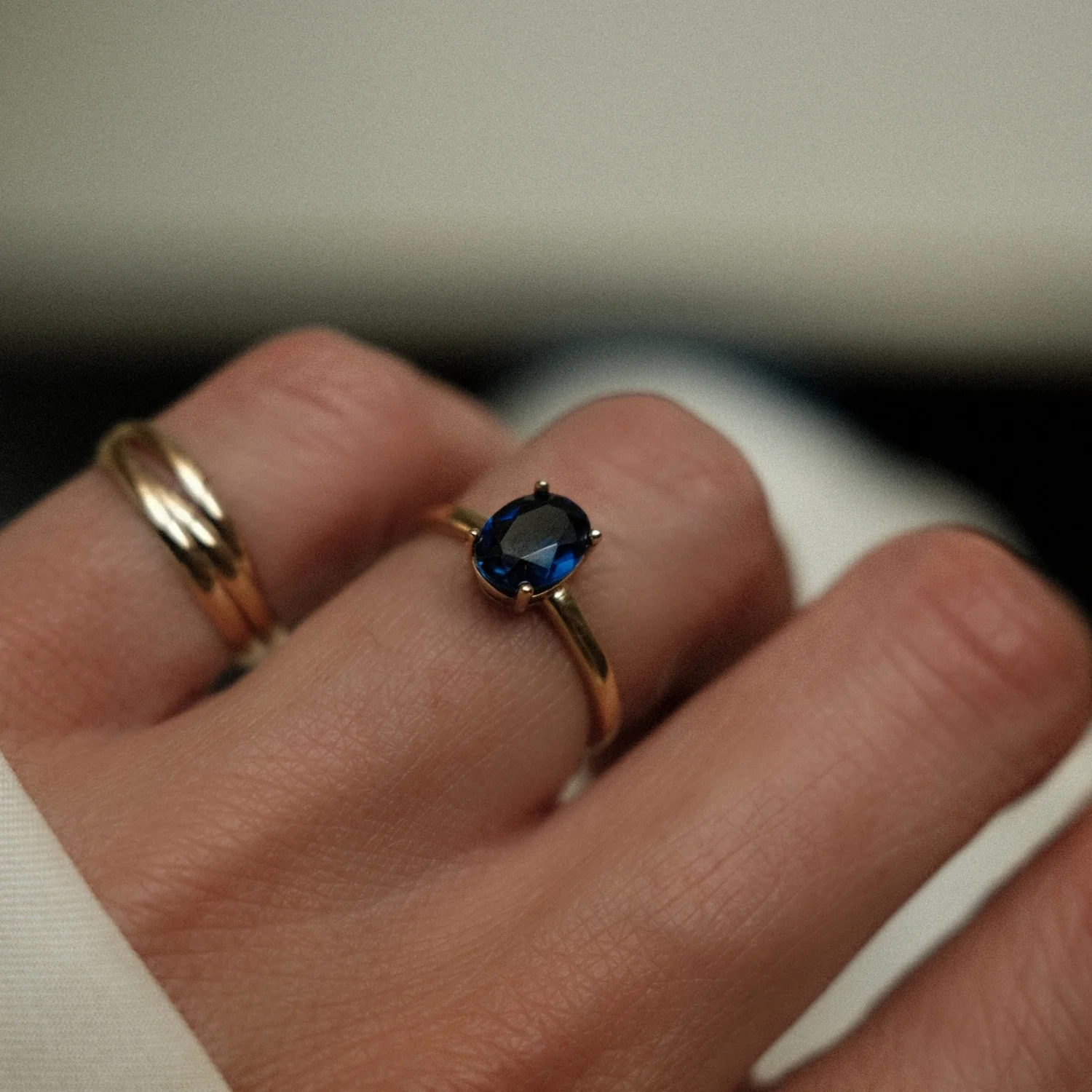 Oval Sapphire Ring - Image 4