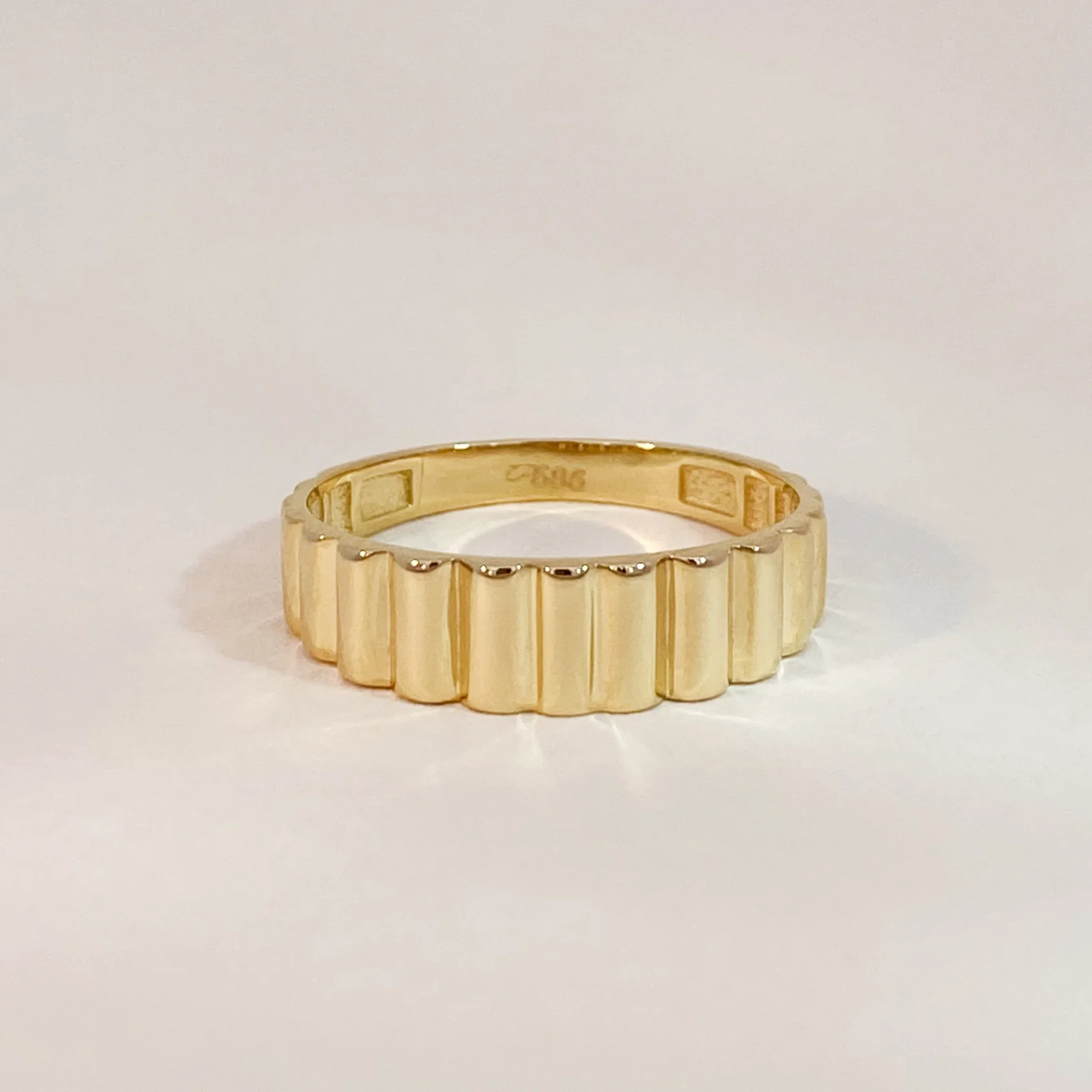 Ribbed Contour Ring