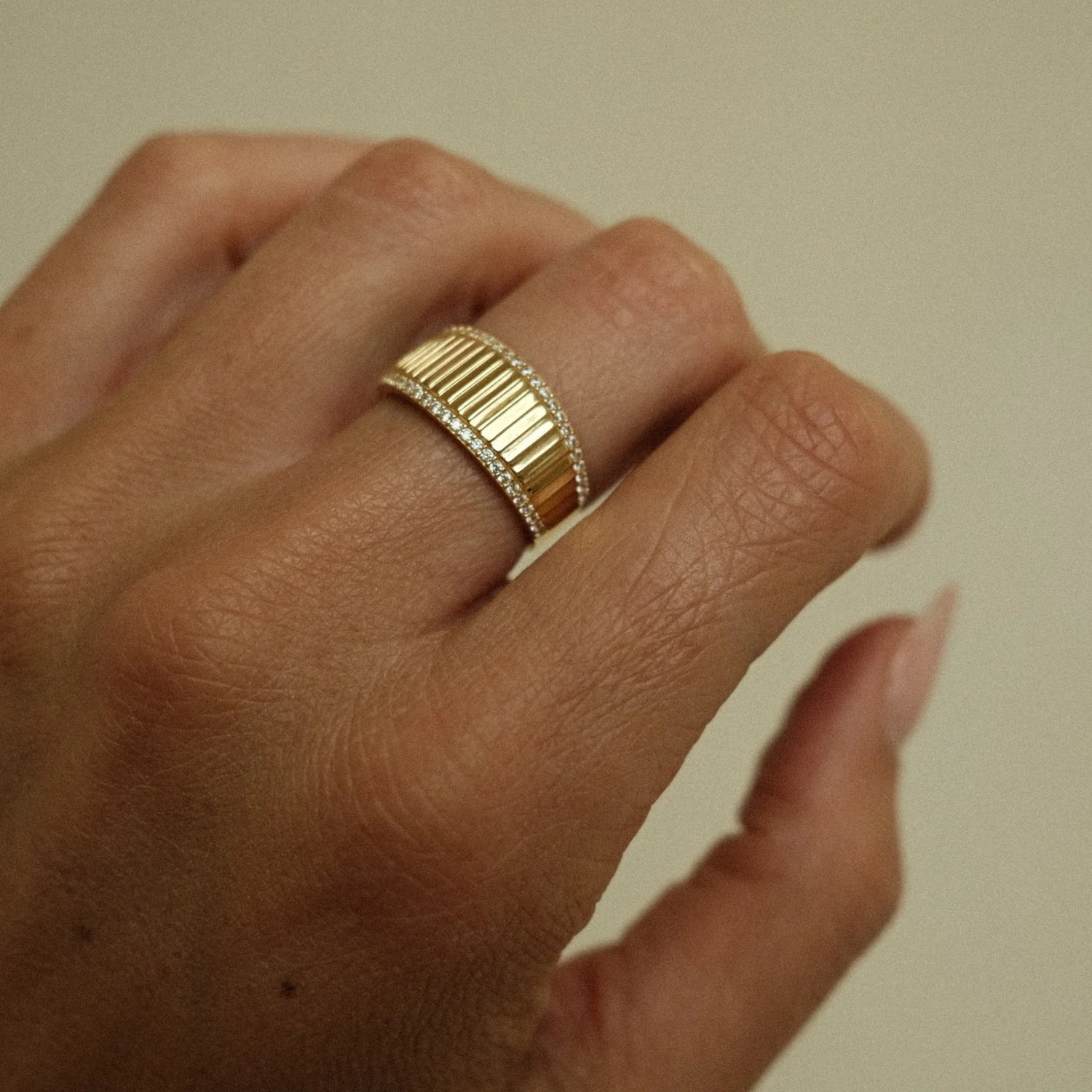 Ribbed Statement Ring - Image 4