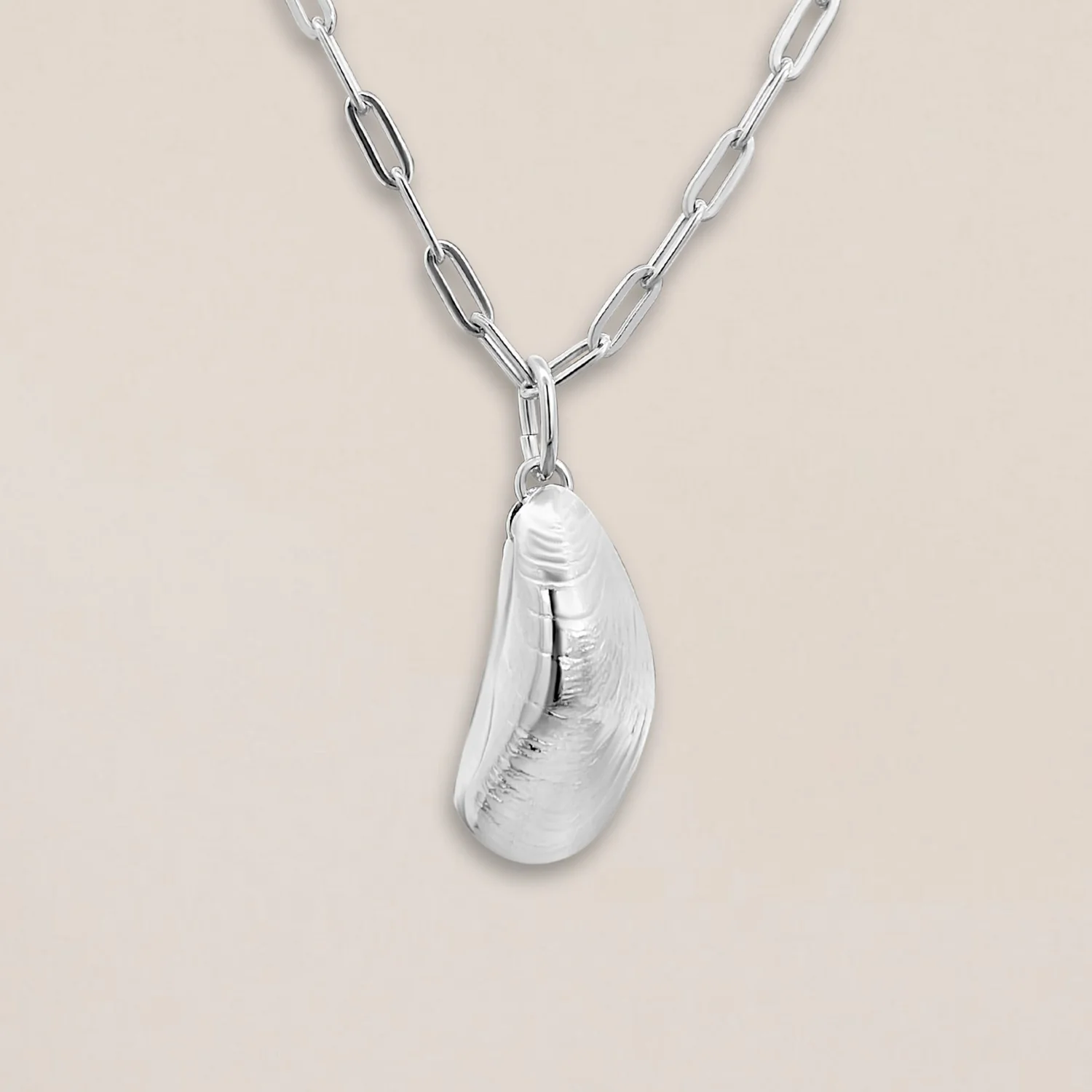 Silver Mussel Pendant - Image 3