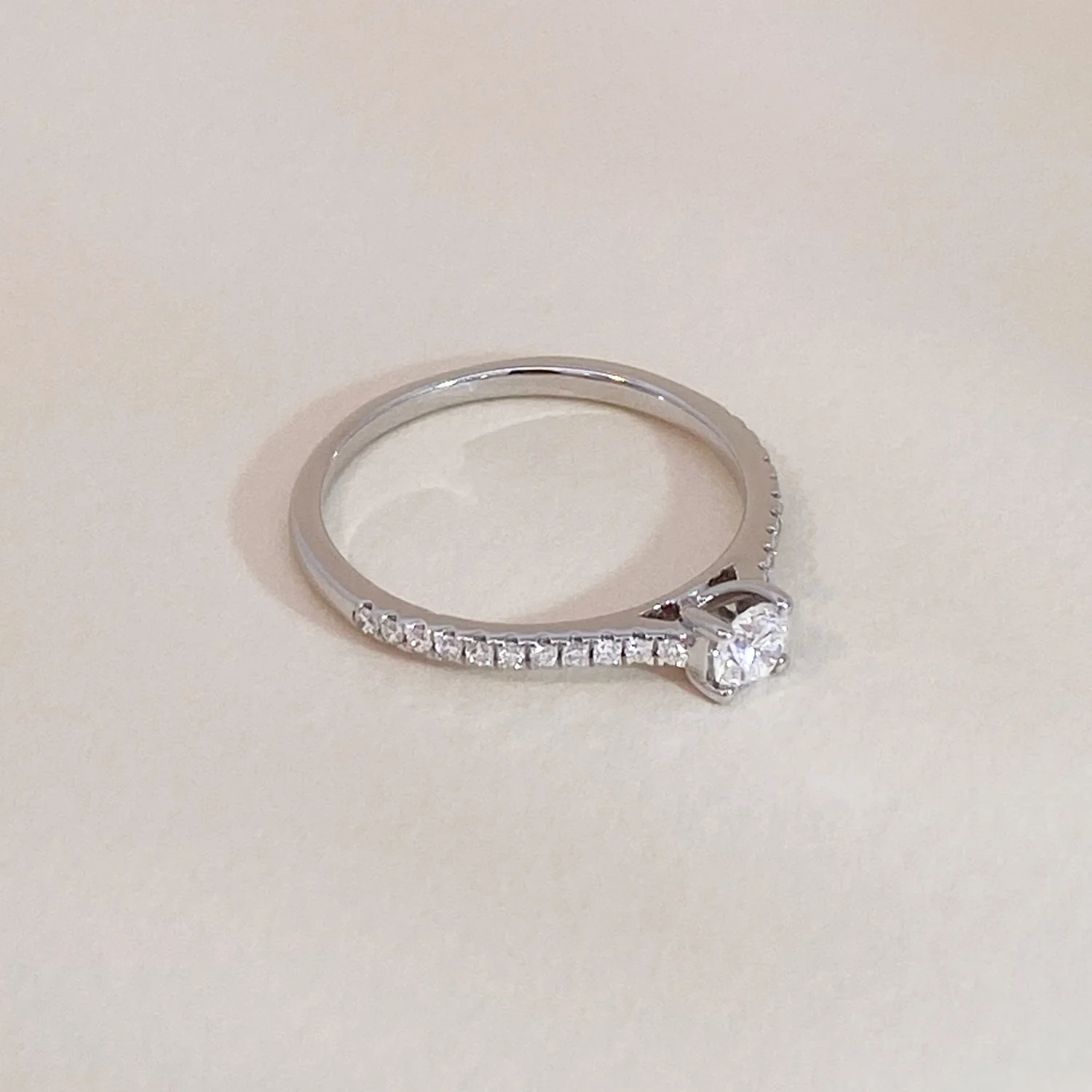 Solitaire on Diamonds Ring White Gold - Image 5