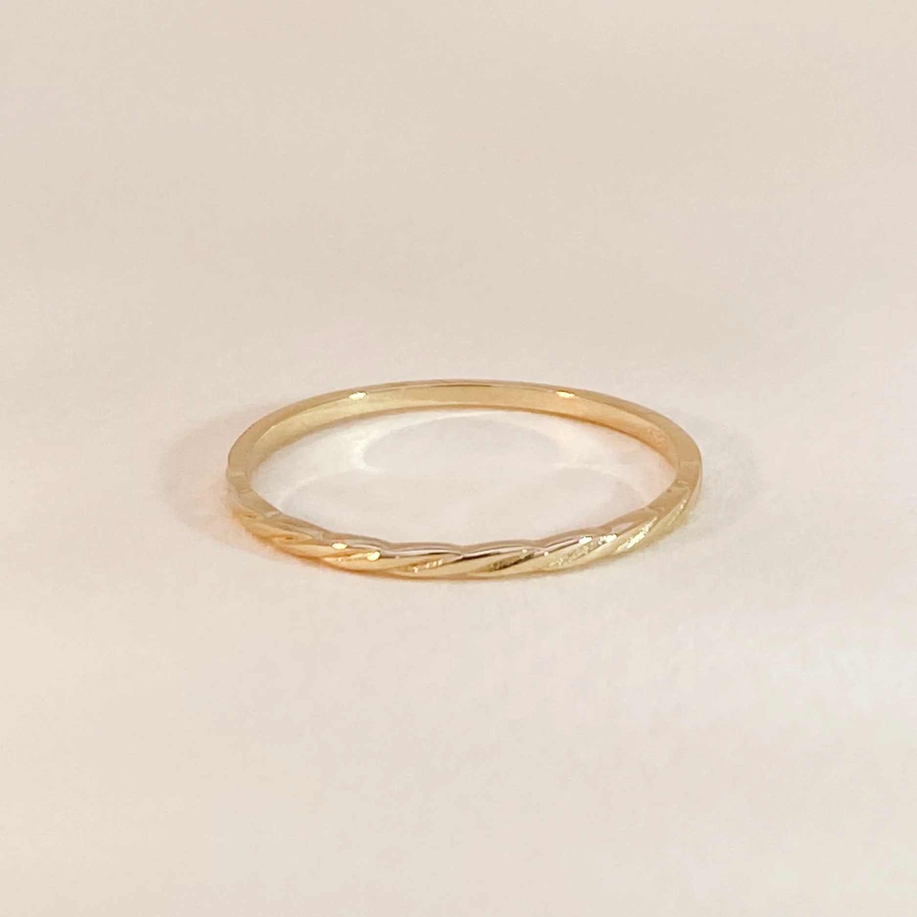 Tiny Twist Ring