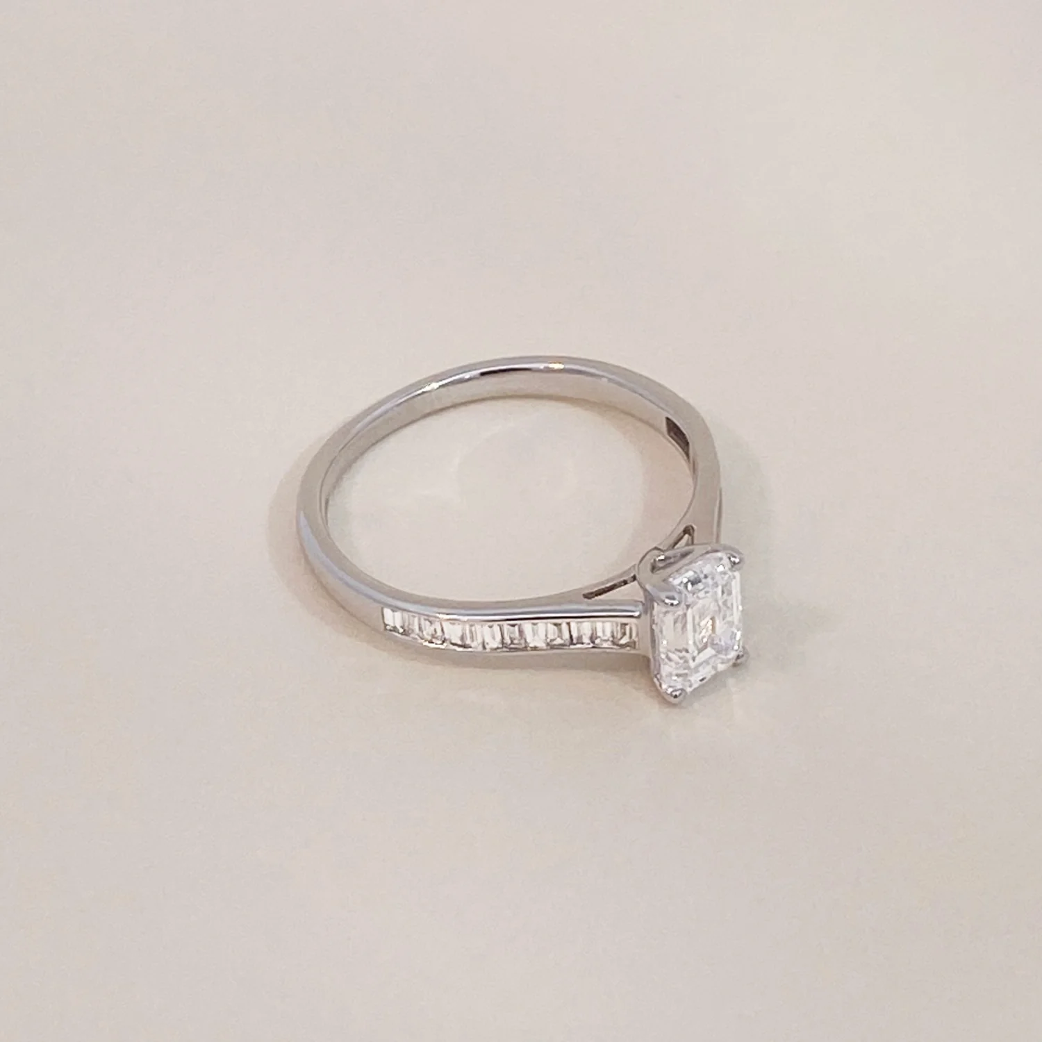 Unique Diamond Ring White Gold - Image 4