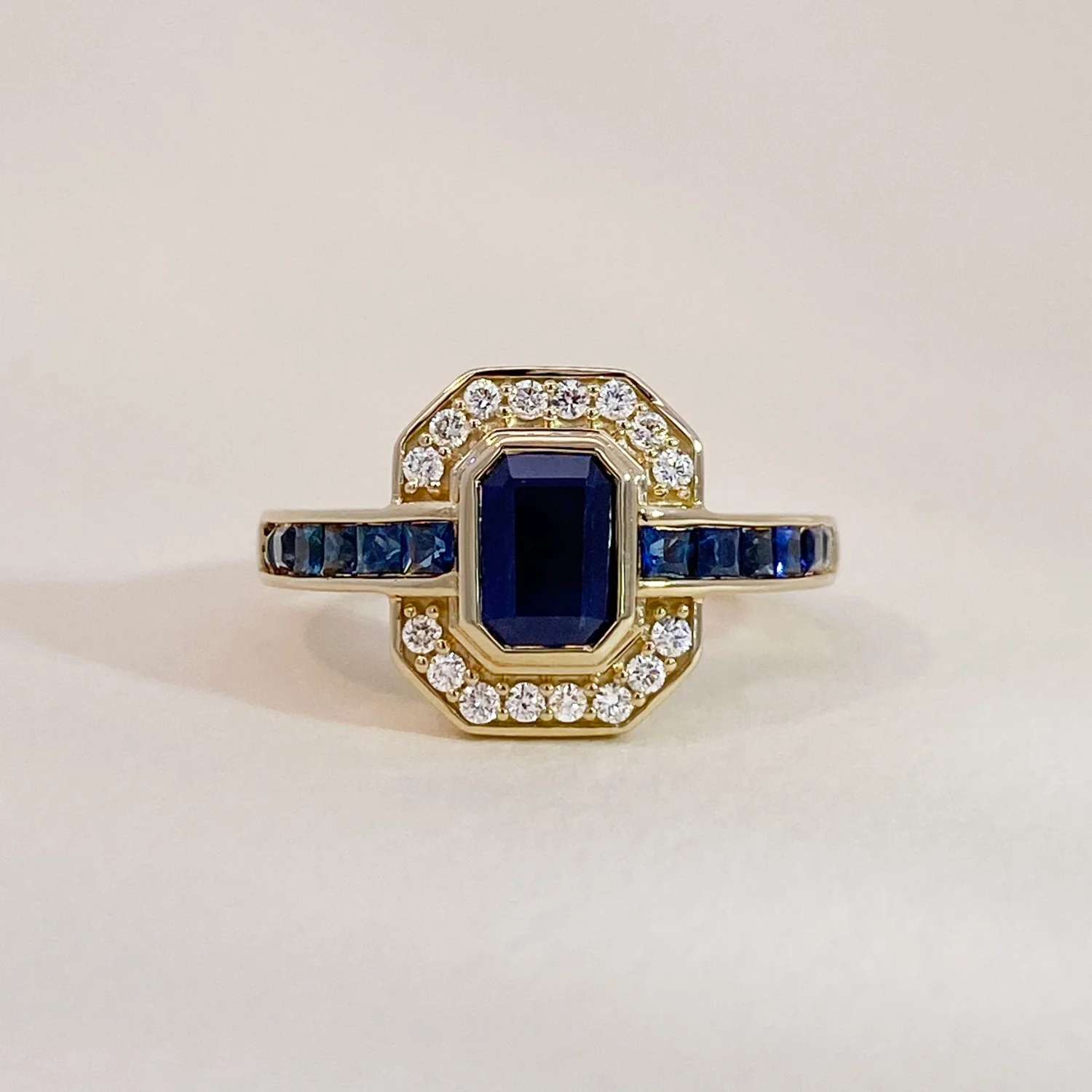 Unique Sapphire & Diamonds Ring