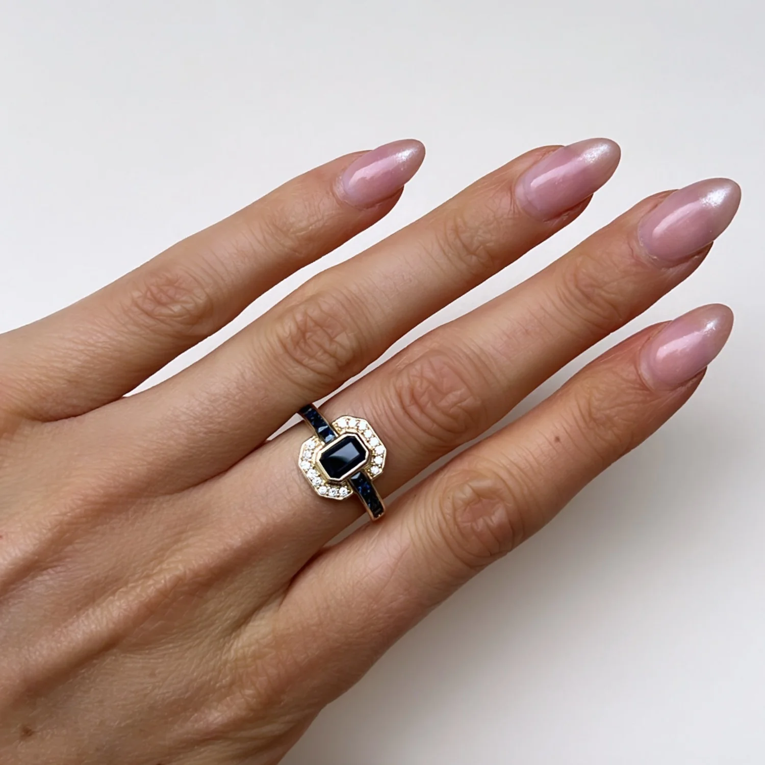 Unique Sapphire & Diamonds Ring - Image 2