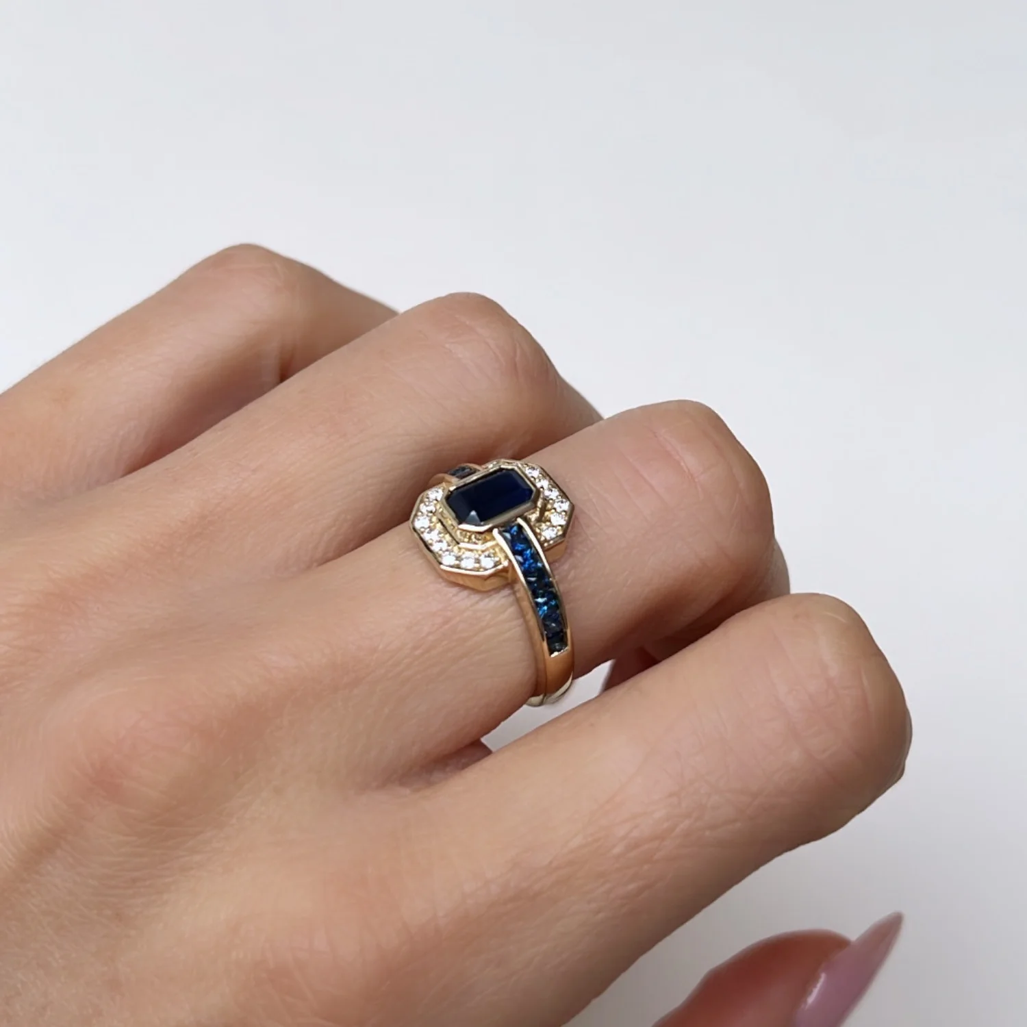 Unique Sapphire & Diamonds Ring - Image 4